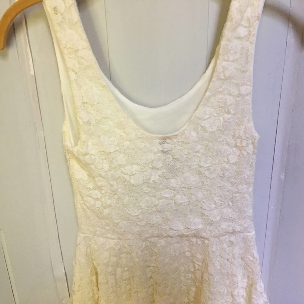 Paper Crane Lined Peplum Lace Top - Picture 7 of 8